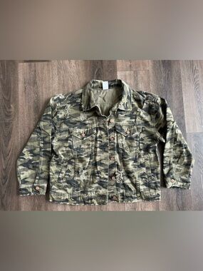 No Boundaries Distressed Camo Denim Jacket - Olive Green